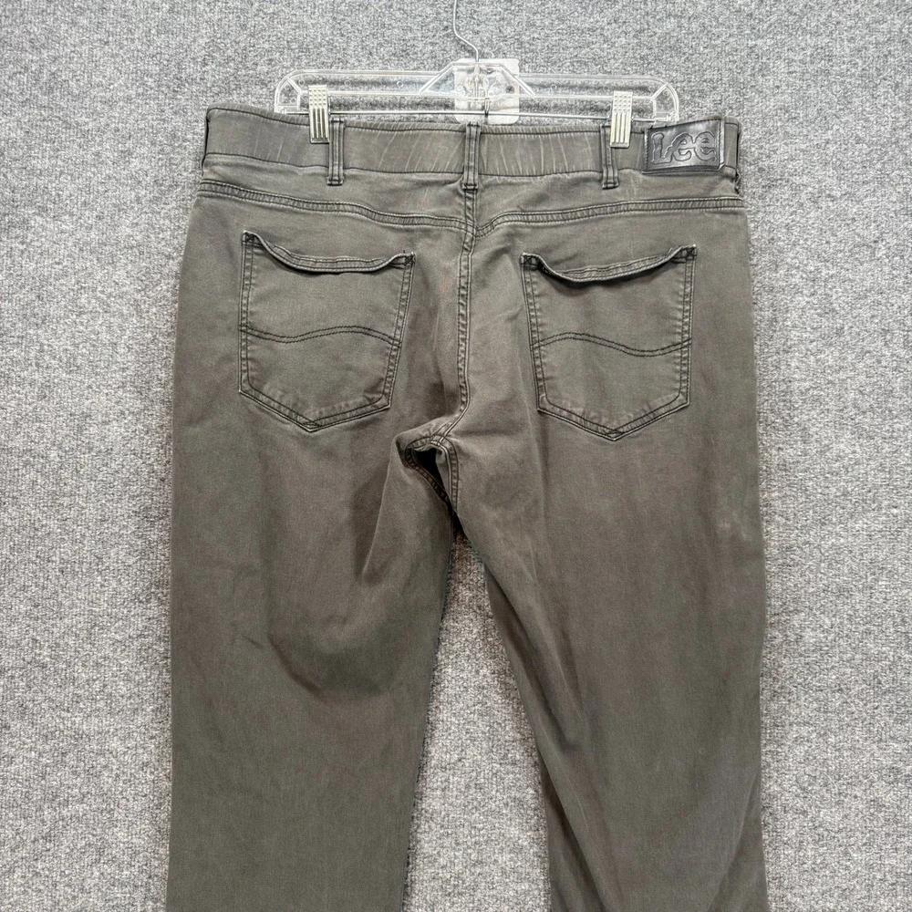 Lee Extreme Motion Pants Mens 38x30 Gray Athletic Fit Tapered Leg Stretch Chino